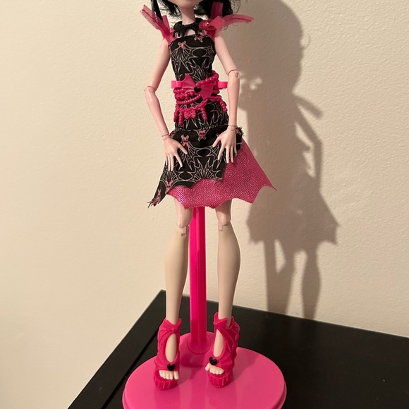 Monster High Doll Draculaura (G1) Fright, Camera, Action!: Black Carpet - Picture 5 of 6